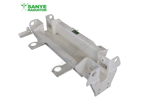 Driver's cab spreader for monorail crane trains
