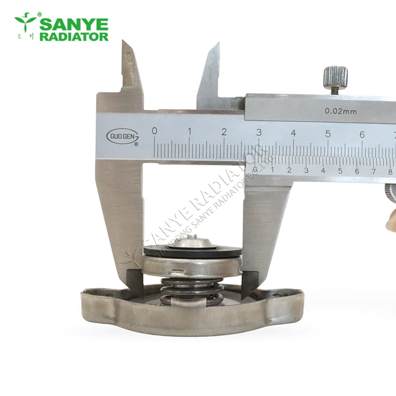 Radiator cap 6.5x4.5x2.5 (cm) with spout Aluminum Iron Galvanized